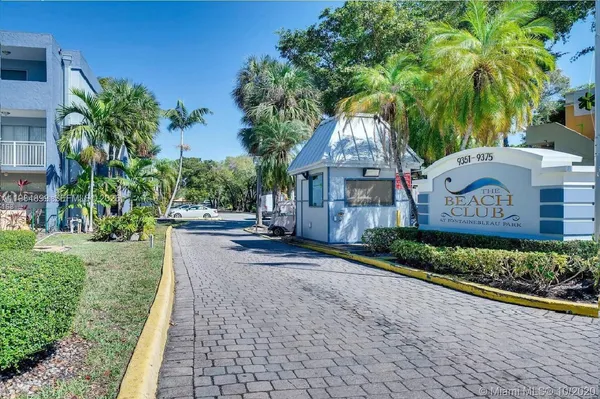 $2,700 | 9365 Fontainebleau Boulevard, Unit E218, Miami, FL 33172