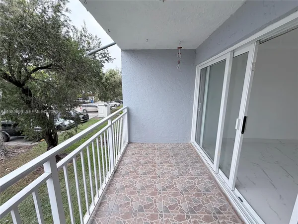 $2,700 | 9365 Fontainebleau Boulevard, Unit E218, Miami, FL 33172