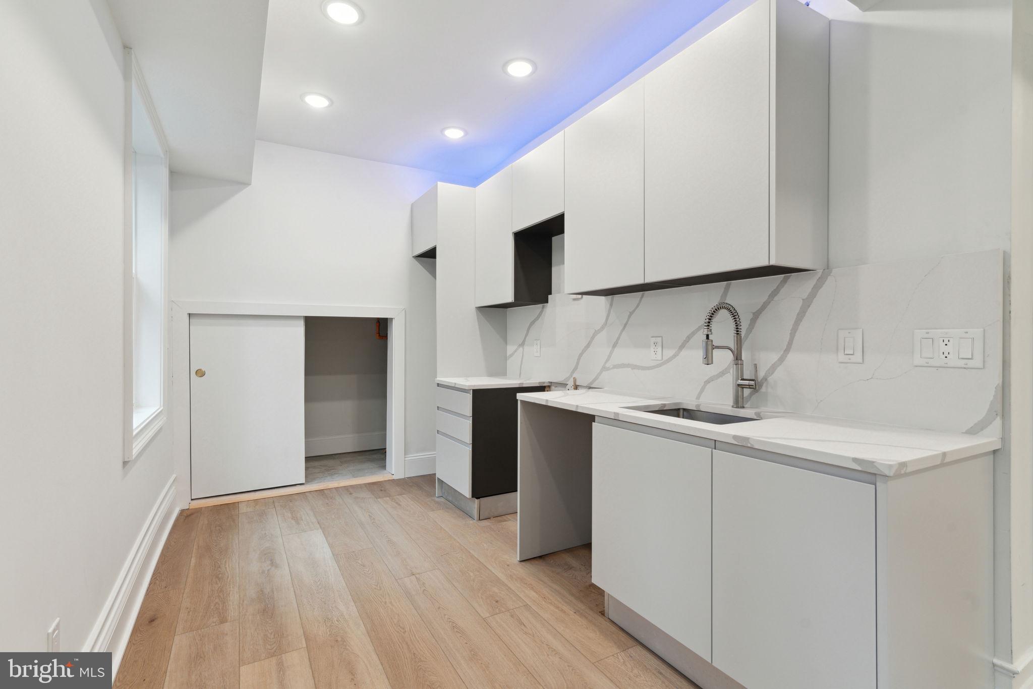 1822 Chestnut Street, Unit 3R Philadelphia, PA 19103 - Photo 2 of 27