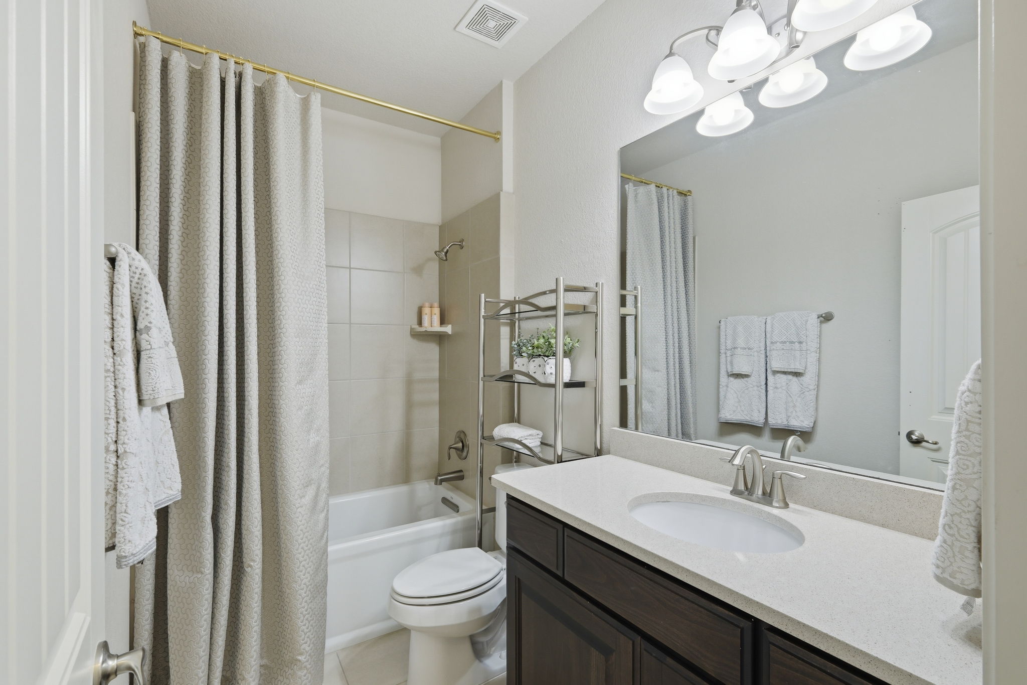2608 Barbera Pass, Unit 90 Austin, TX 78748 - Photo 17 of 37 Upstairs full bath with soaking tub.