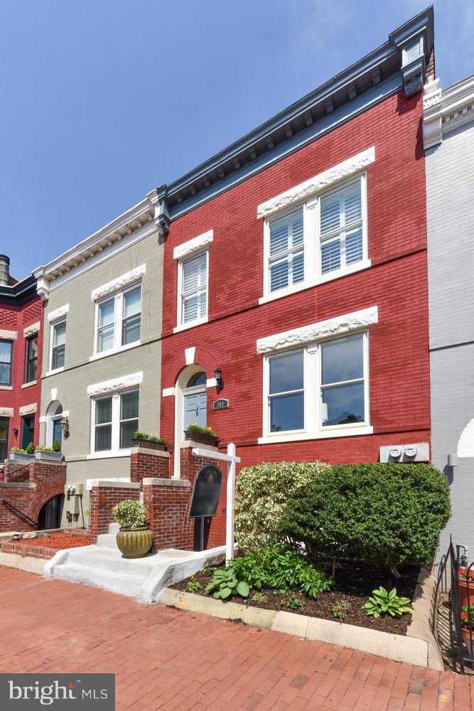 308 11th Street Southeast Washington, DC 20003 - Photo 2 of 30 front view of a building