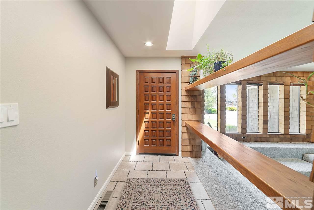 10813 Santa Fe Road Reno, NV 89508 - Photo 7 of 25 a view of an entryway
