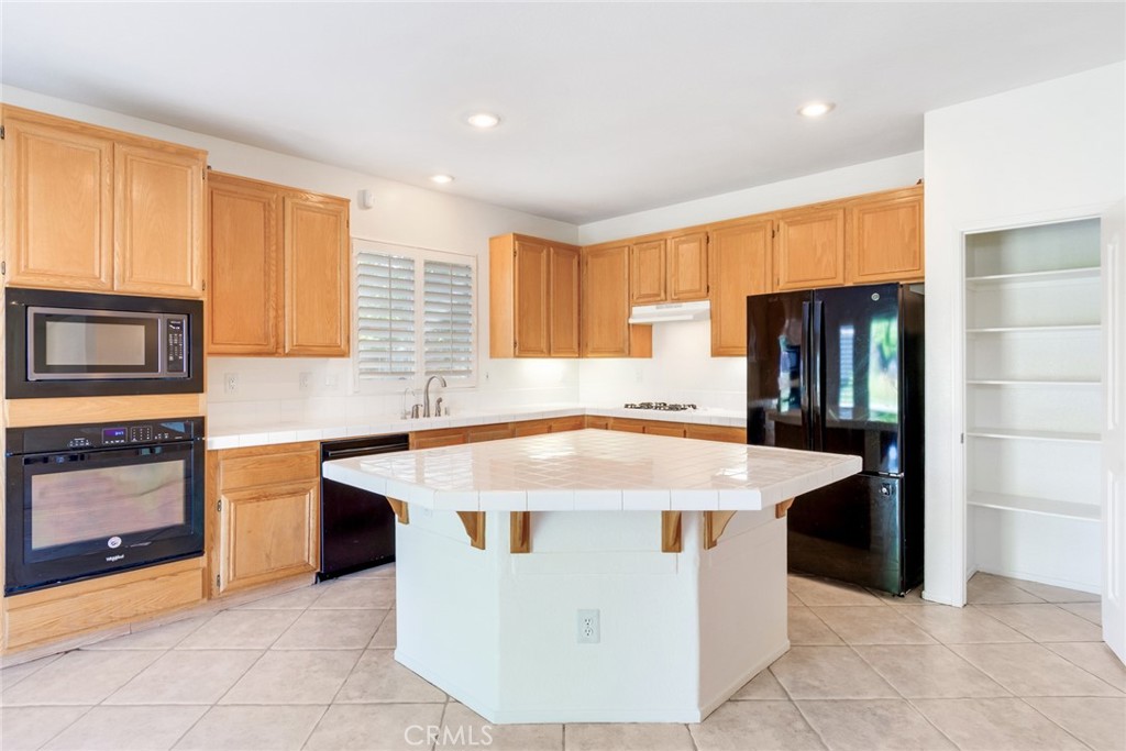 9140 Village Way Riverside, CA 92508 - Photo 10 of 37 Kitchen