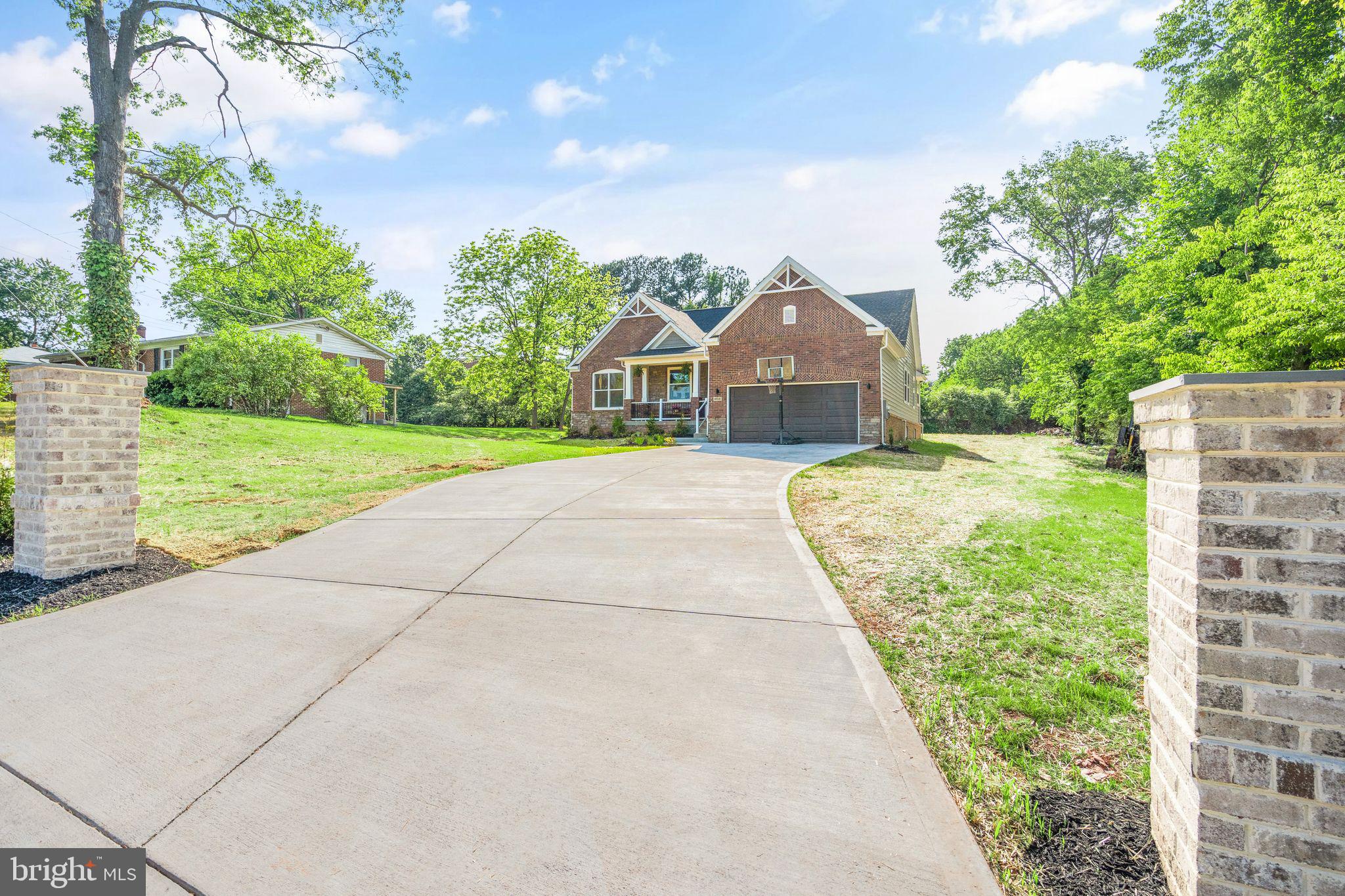 8518 Thomas Drive Manassas, VA 20110 - Photo 3 of 43