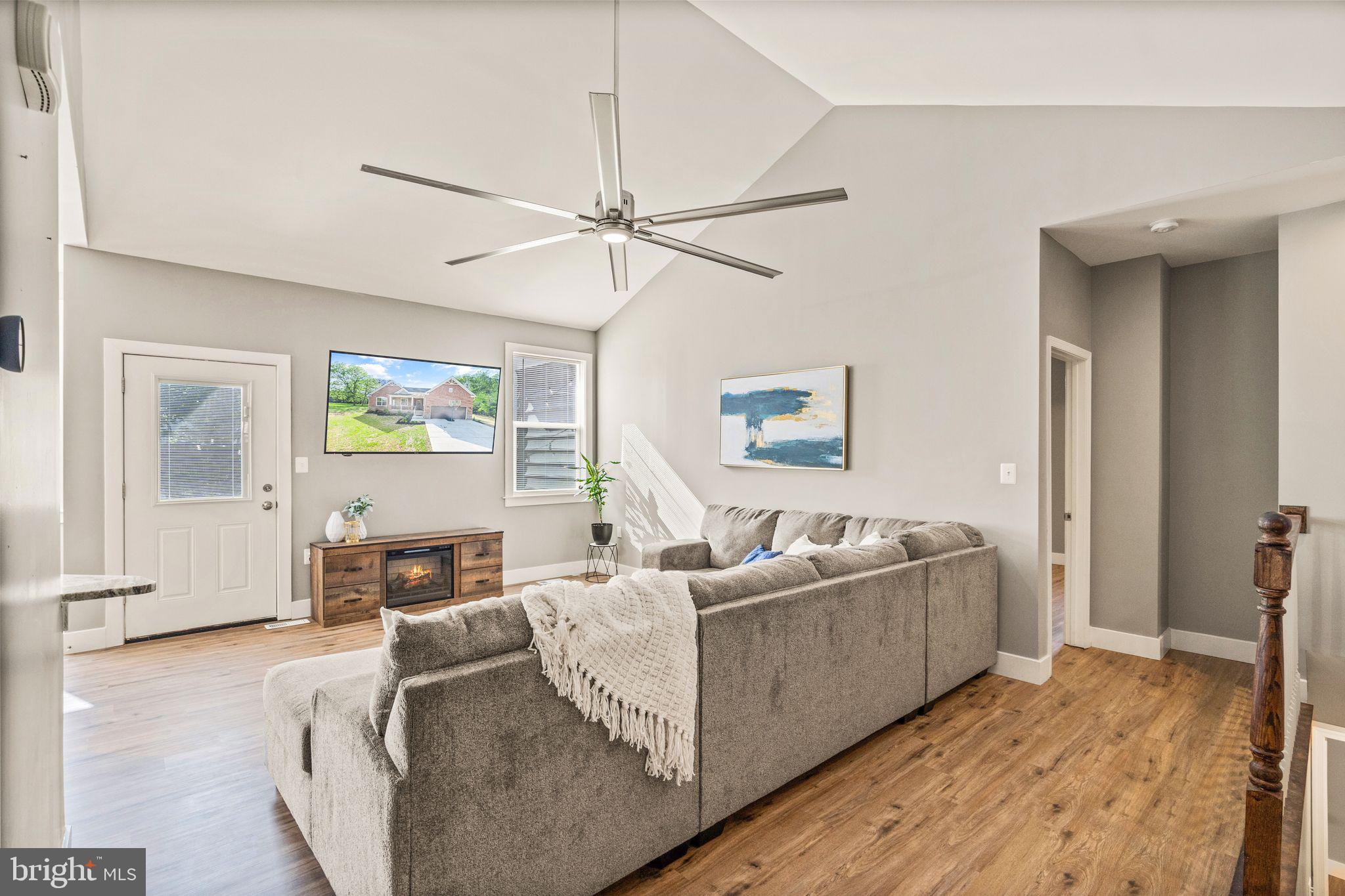 8518 Thomas Drive Manassas, VA 20110 - Photo 7 of 43