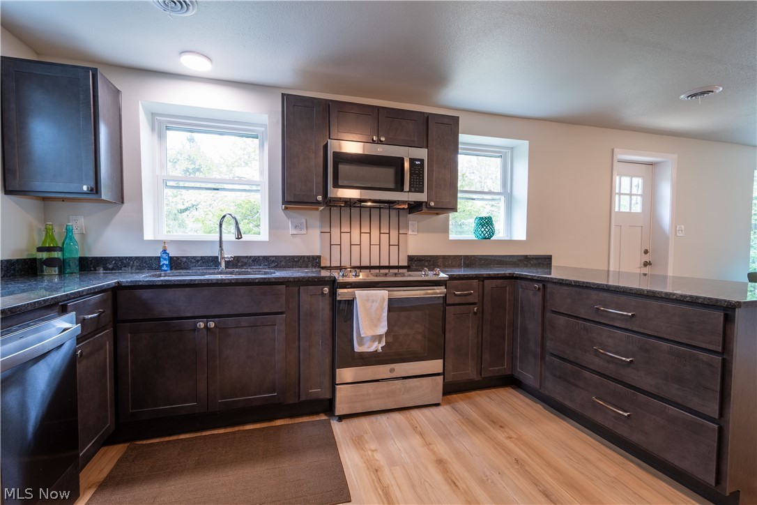 9845 Chardon Road Chardon, OH 44024 - Photo 4 of 29 Gallery Image 4