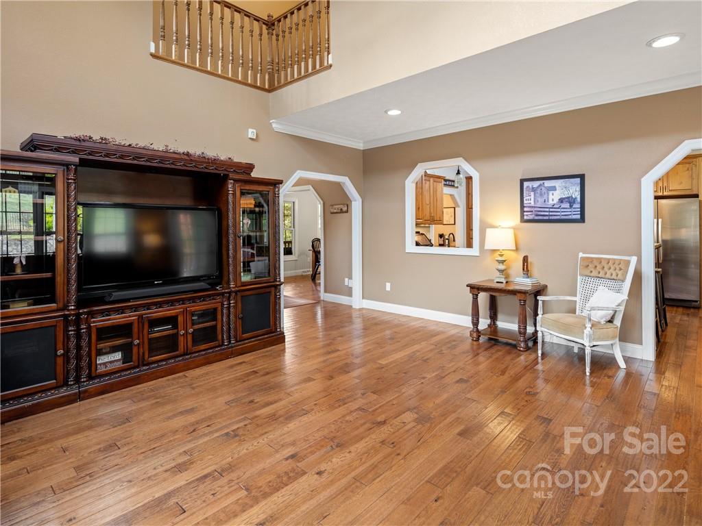 44 Parker Road Canton, NC 28716 - Photo 4 of 38 Gallery Image 4