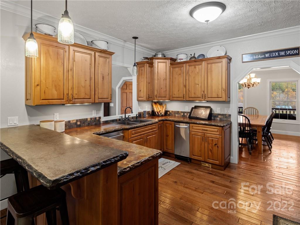 44 Parker Road Canton, NC 28716 - Photo 6 of 38 Gallery Image 6
