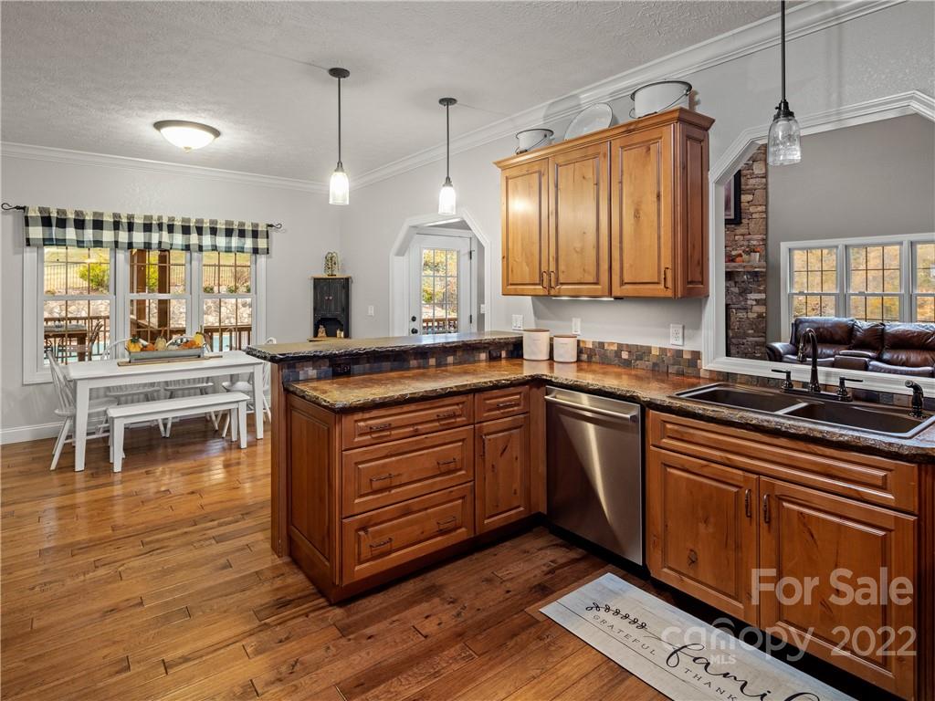44 Parker Road Canton, NC 28716 - Photo 7 of 38 Gallery Image 7