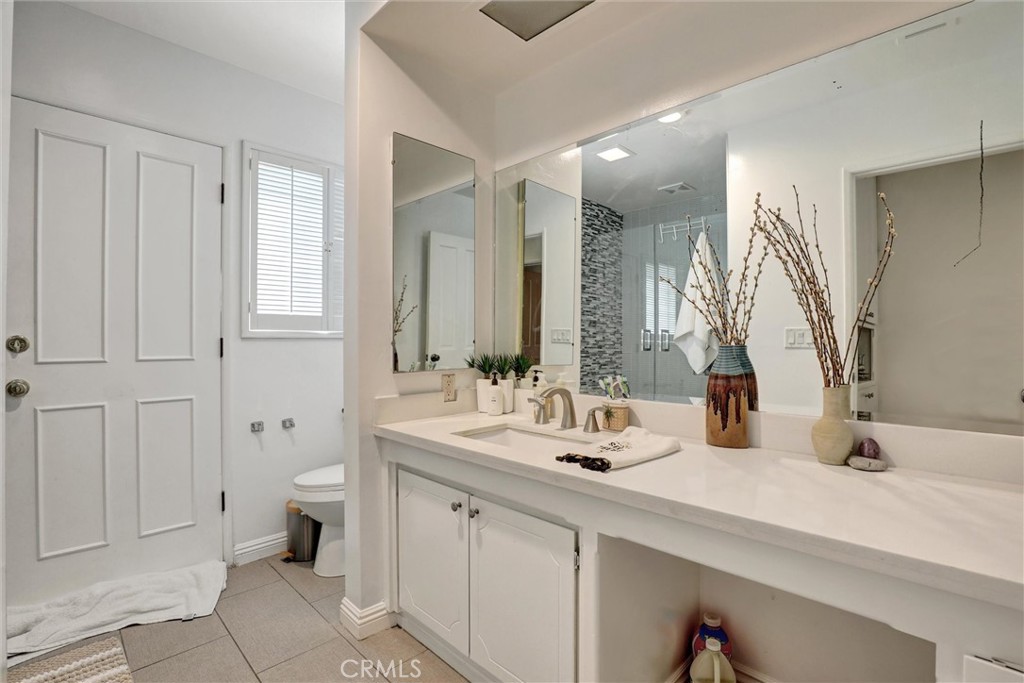5625 Vía Junipero Serra Riverside, CA 92506 - Photo 24 of 27 2nd bathroom