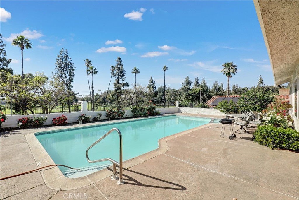 5625 Vía Junipero Serra Riverside, CA 92506 - Photo 25 of 27 backyard