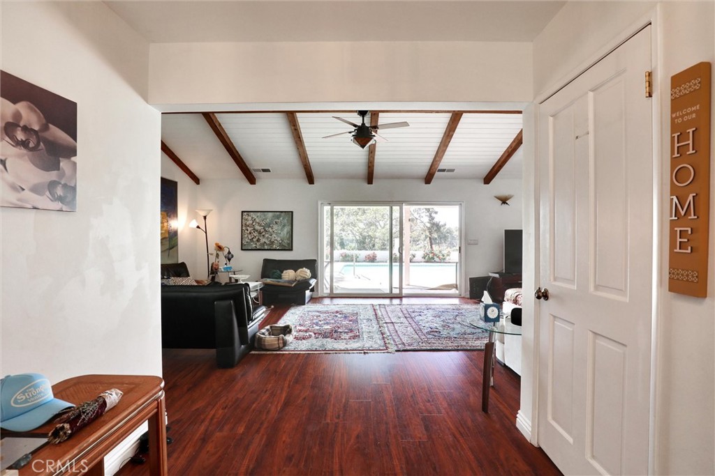 5625 Vía Junipero Serra Riverside, CA 92506 - Photo 3 of 27 Entry