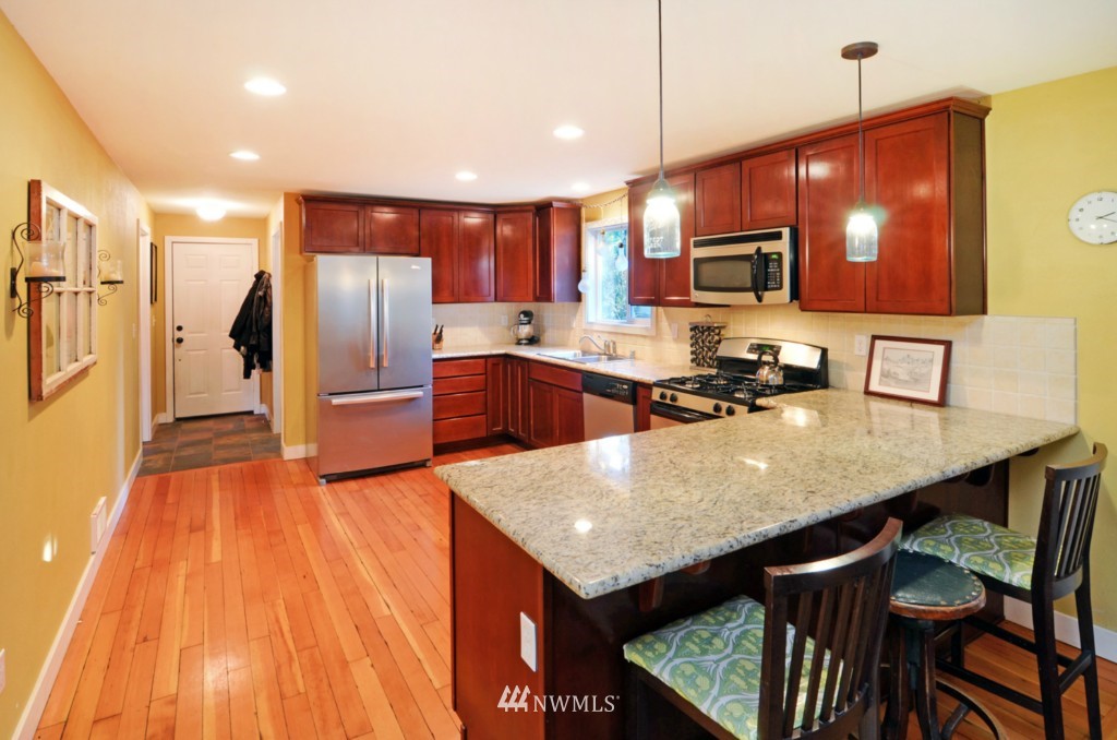 1316 Morgan Road Northwest Bremerton, WA 98312 - Photo 4 of 17 Gallery Image 4