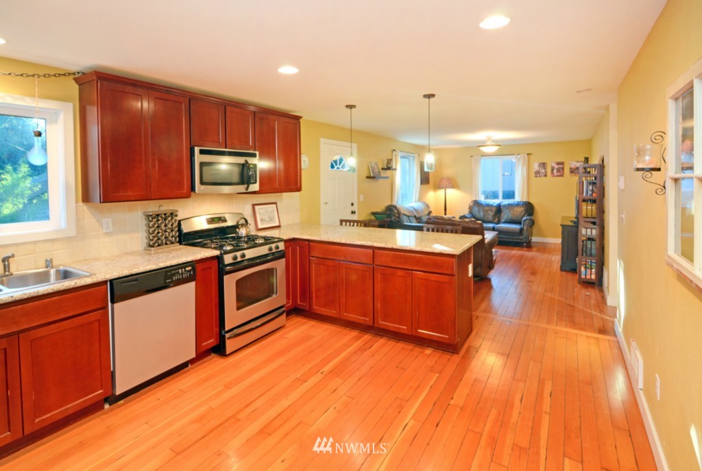 1316 Morgan Road Northwest Bremerton, WA 98312 - Photo 5 of 17 Gallery Image 5