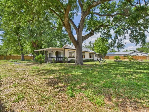 $1,600 | 348 Gordon Avenue, Dundee, FL 33838