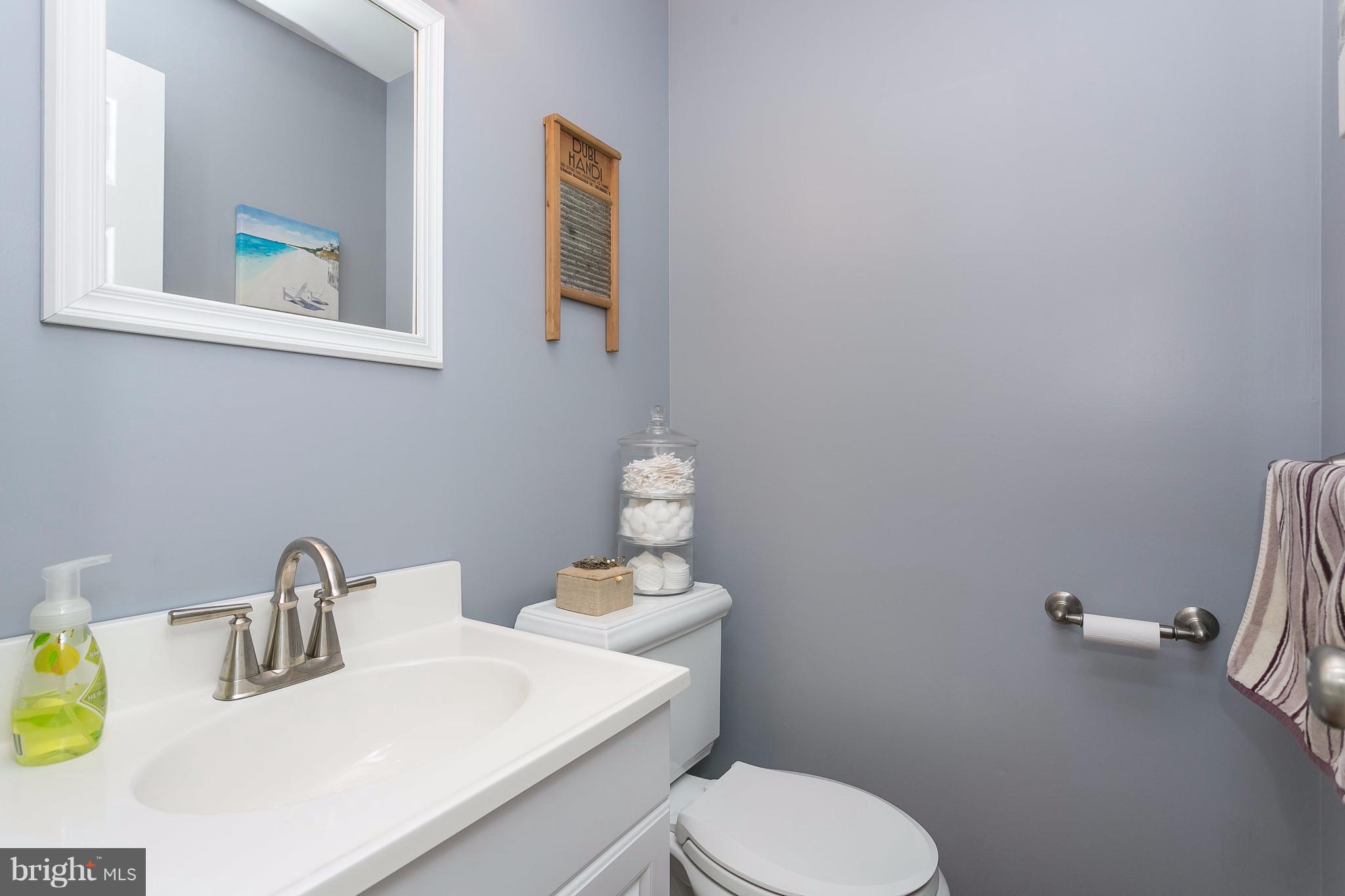 1511 Riverside Avenue Baltimore, MD 21230 - Photo 12 of 30 Convenient powder room on main level