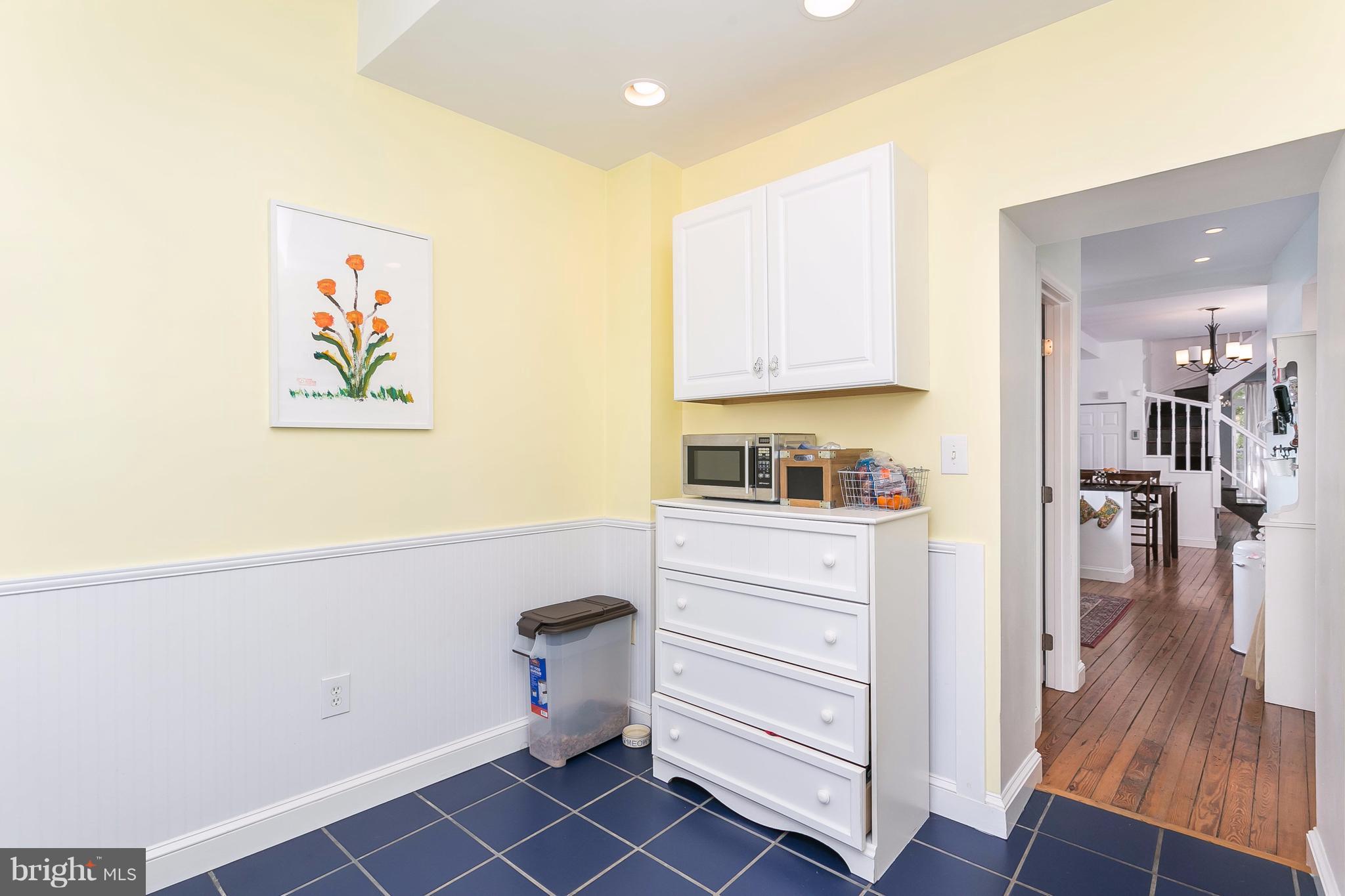 1511 Riverside Avenue Baltimore, MD 21230 - Photo 14 of 30 Bonus sunny room w skylights & garden window