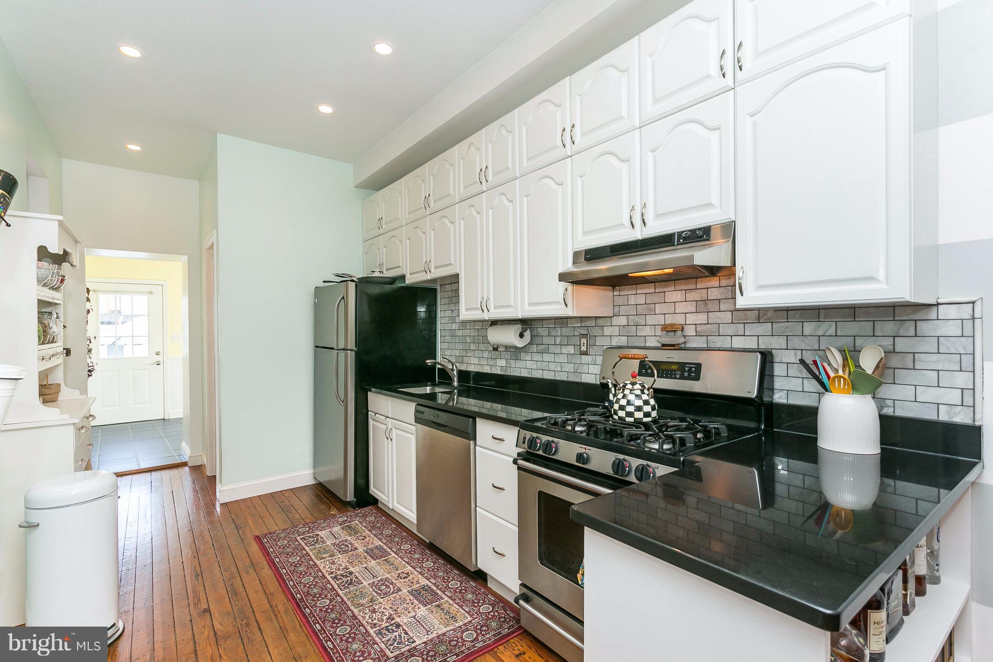 granite stainless appliances & gas cooking