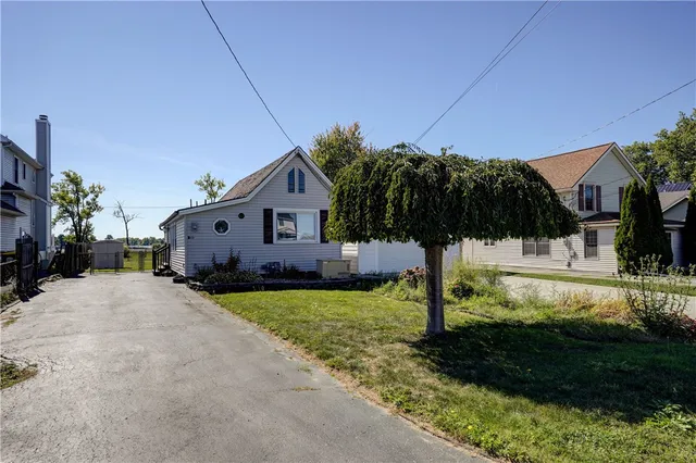 $174,900 | 2331 Edgemere Drive, Greece, NY 14612