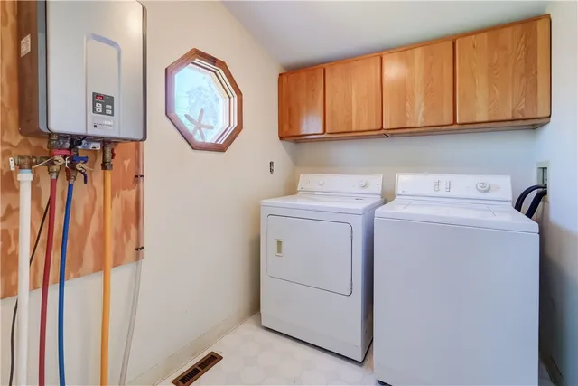 $174,900 | 2331 Edgemere Drive, Greece, NY 14612