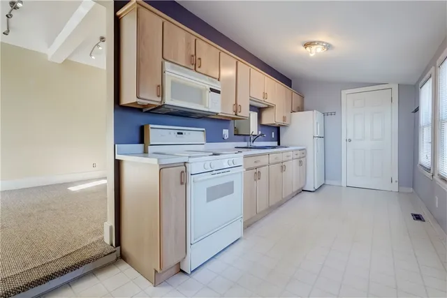 $174,900 | 2331 Edgemere Drive, Greece, NY 14612