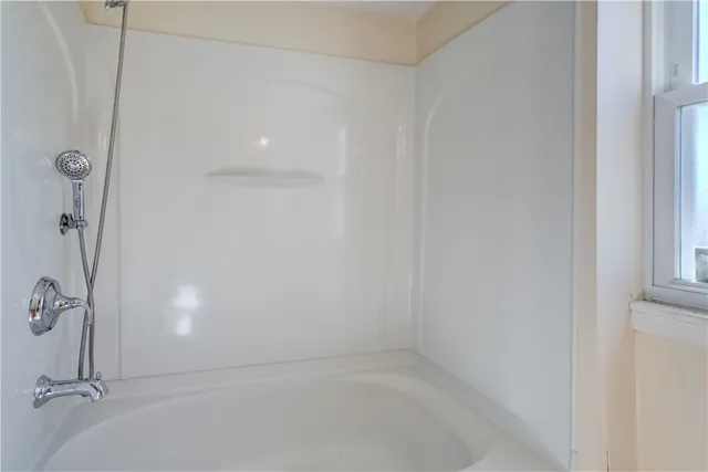 $174,900 | 2331 Edgemere Drive, Greece, NY 14612