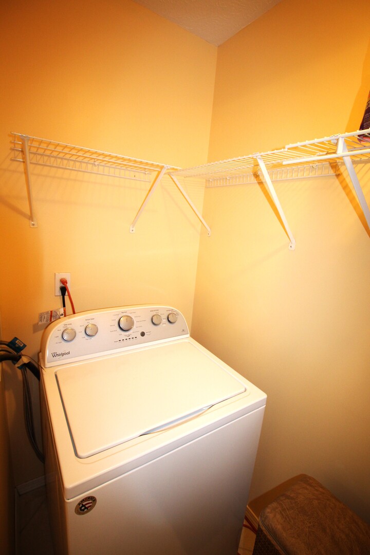 25 Oak Park Road Bloomington, IL 61701 - Photo 15 of 28 a utility room with dryer and washer