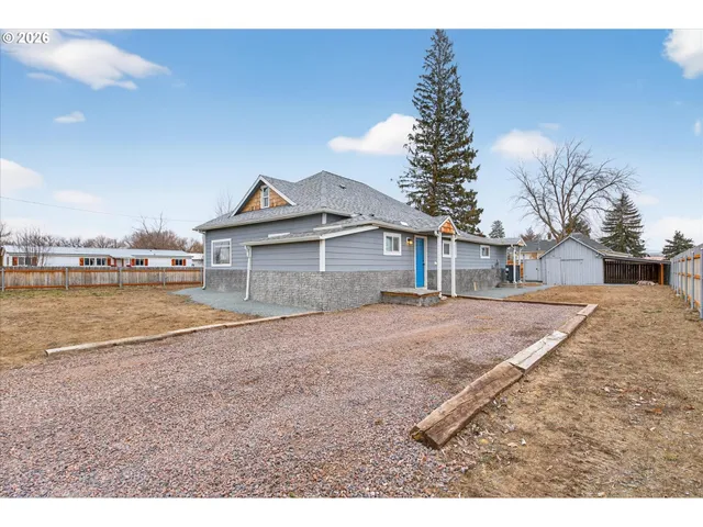 a view of a indoor garage