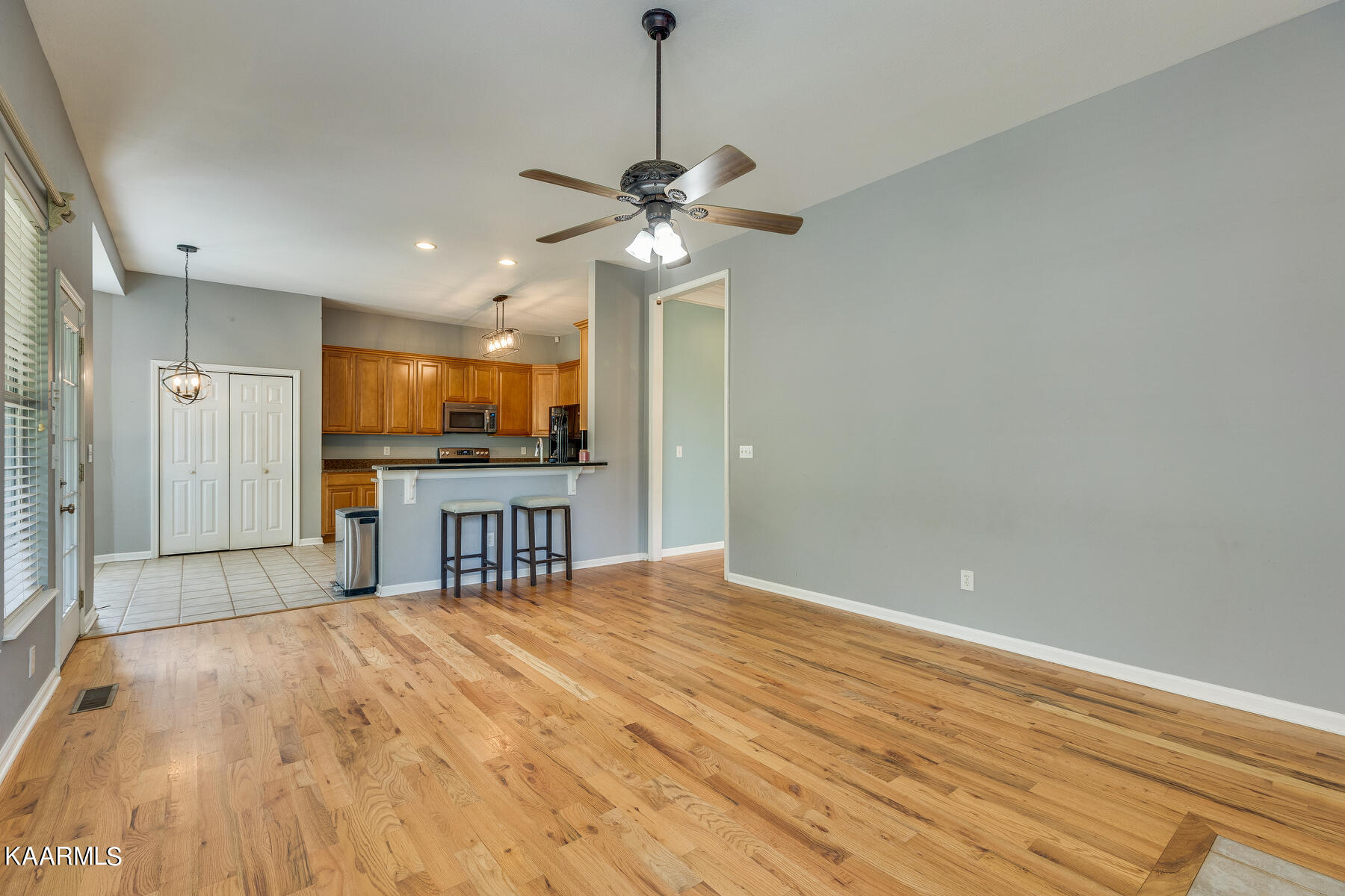 1131 Garrison Ridge Boulevard Knoxville, TN 37922 - Photo 11 of 35 011