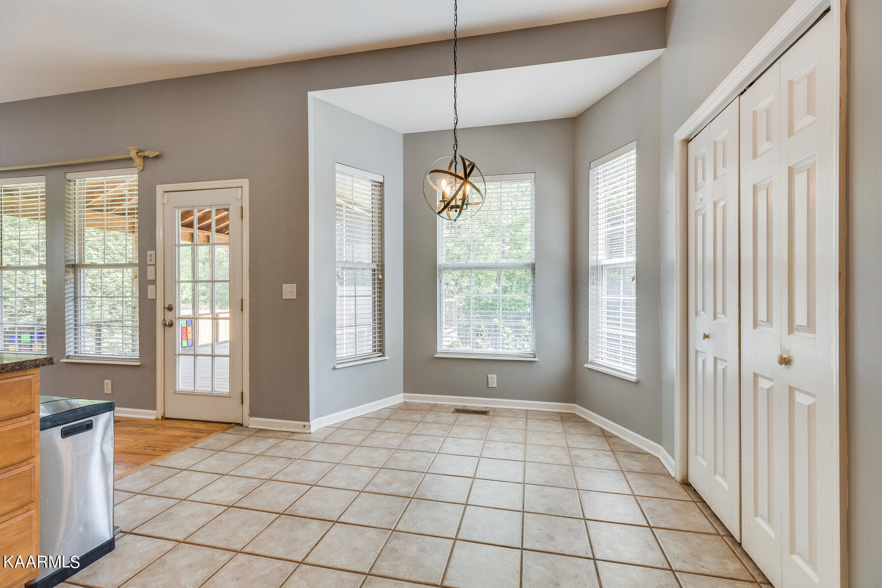 1131 Garrison Ridge Boulevard Knoxville, TN 37922 - Photo 13 of 35 013
