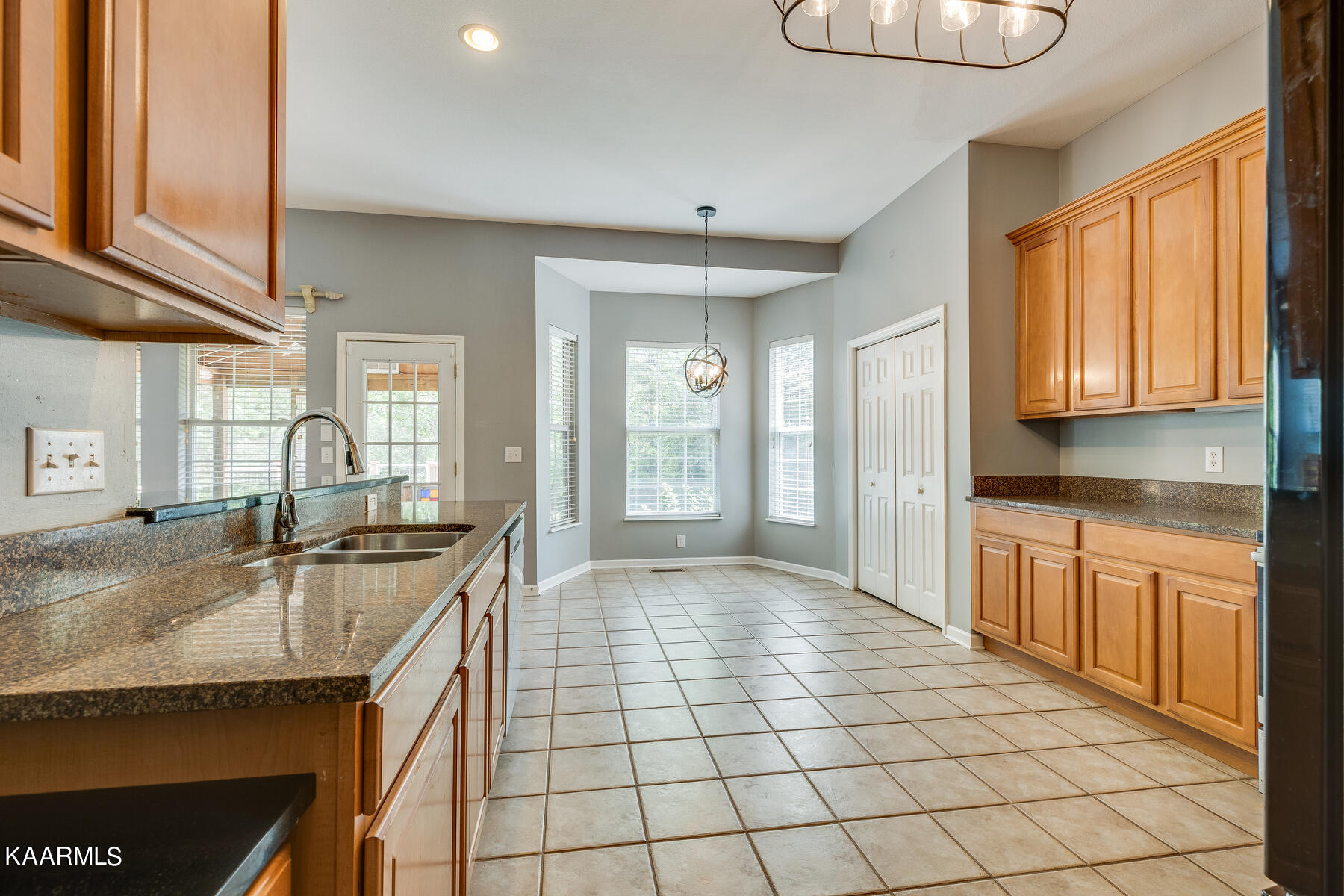 1131 Garrison Ridge Boulevard Knoxville, TN 37922 - Photo 16 of 35 016