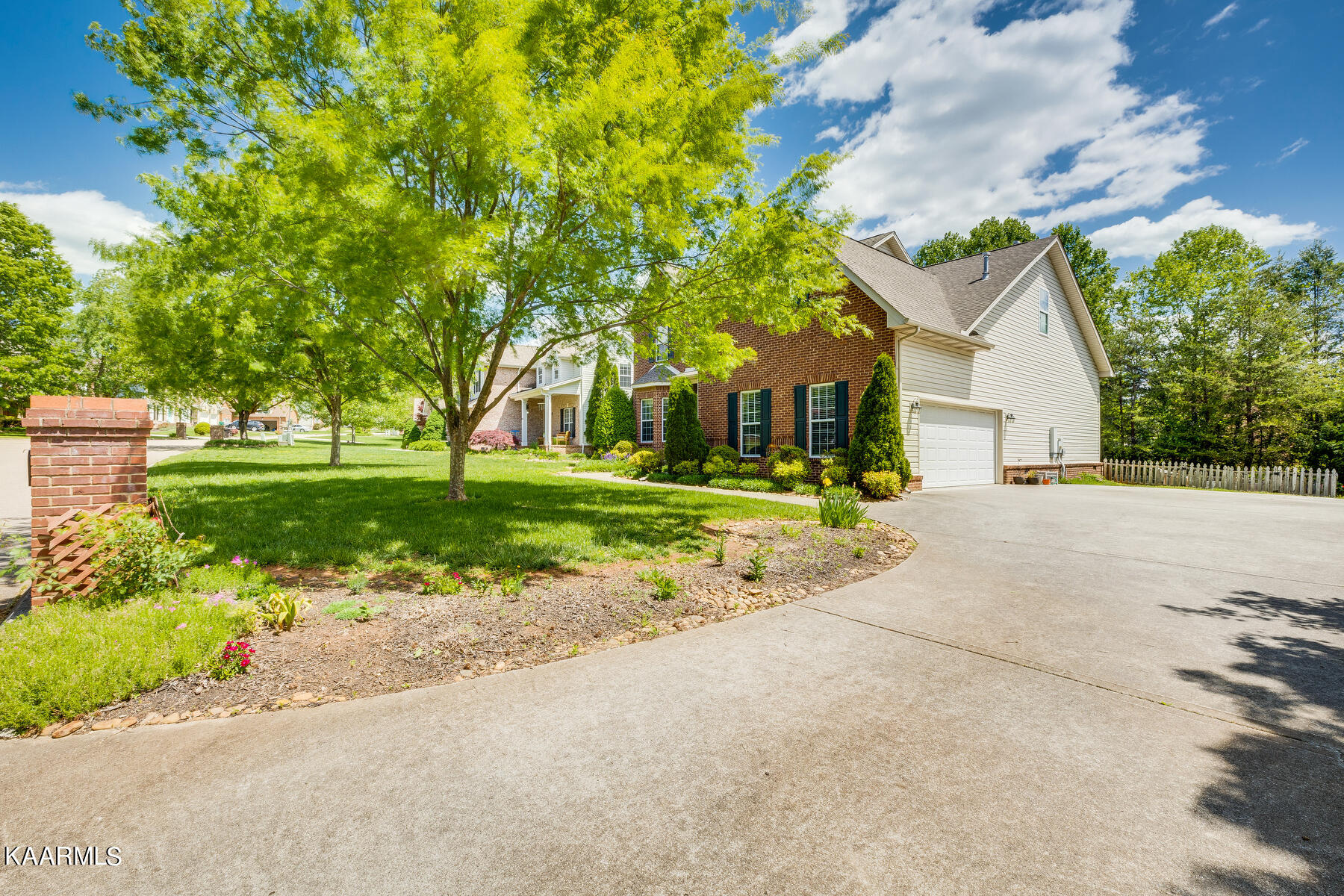 1131 Garrison Ridge Boulevard Knoxville, TN 37922 - Photo 2 of 35 002
