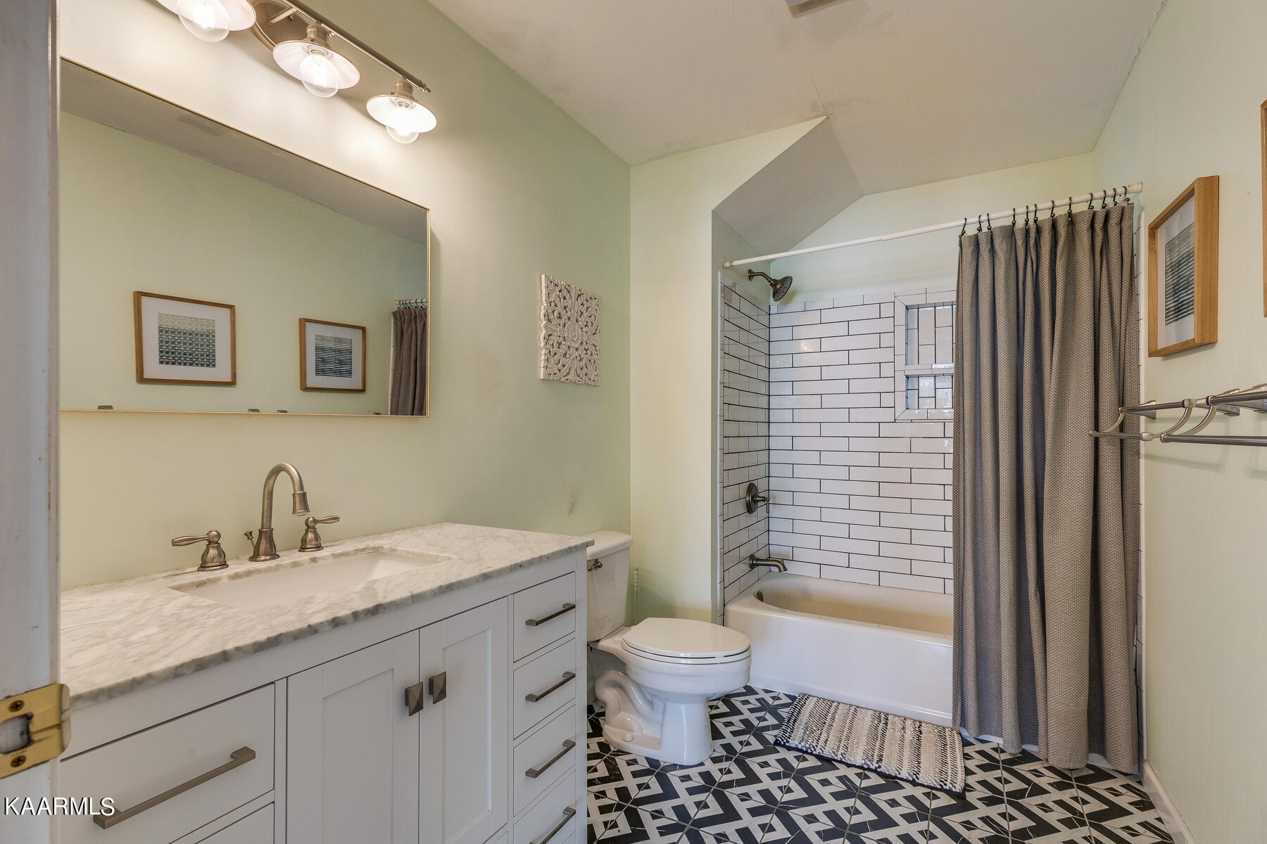 1131 Garrison Ridge Boulevard Knoxville, TN 37922 - Photo 29 of 35 029