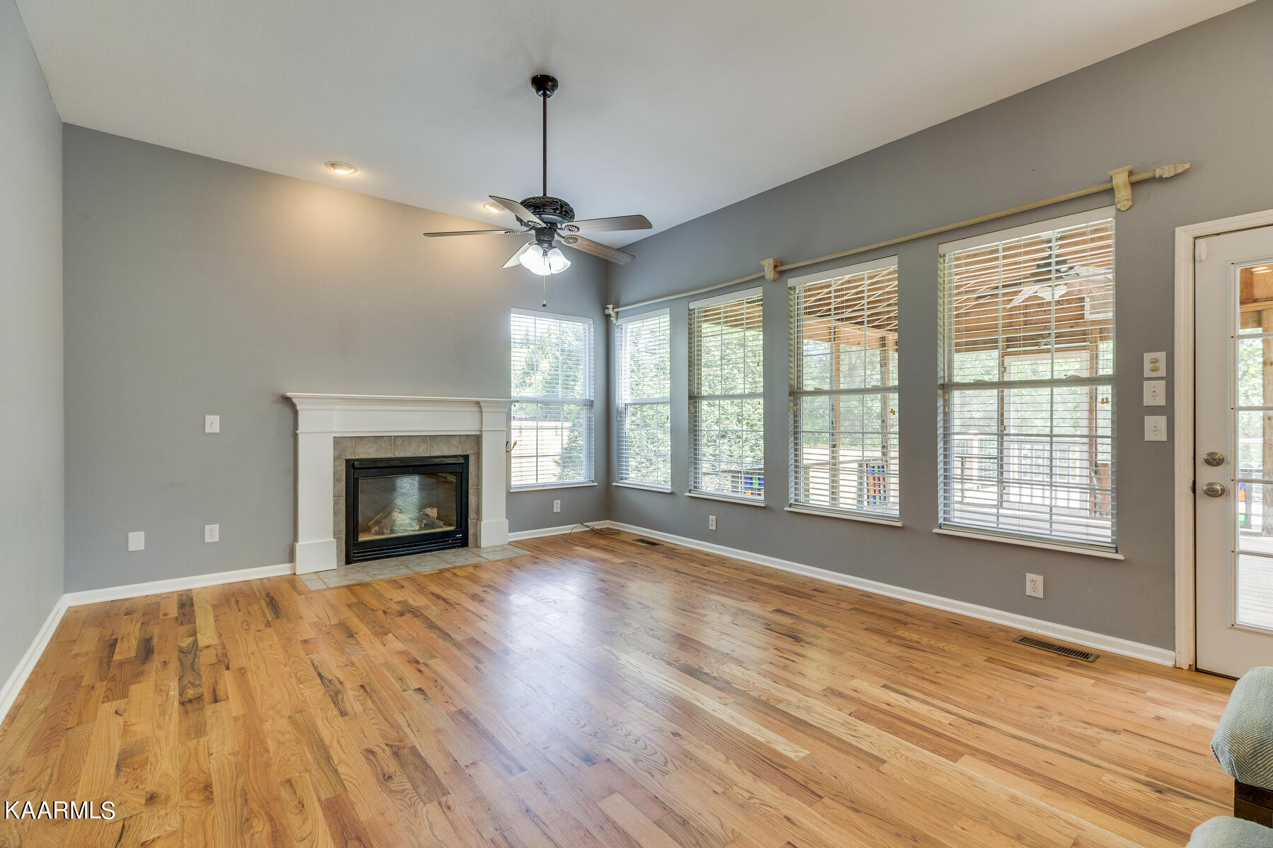 1131 Garrison Ridge Boulevard Knoxville, TN 37922 - Photo 9 of 35 009