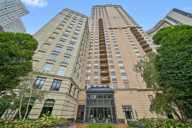 $7,900 | 2550 North Lakeview Avenue, Unit 2103N, Chicago, IL 60614