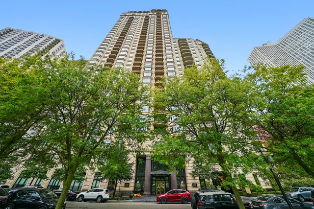 a view of a large building