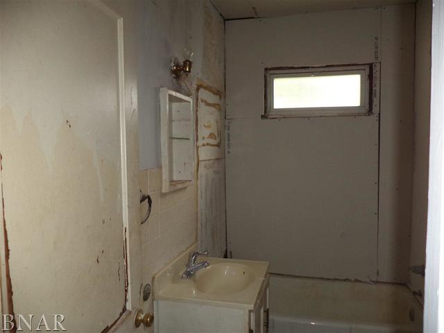 212 West Division Street Bloomington, IL 61701 - Photo 7 of 10 a bathroom with a sink a toilet and shower