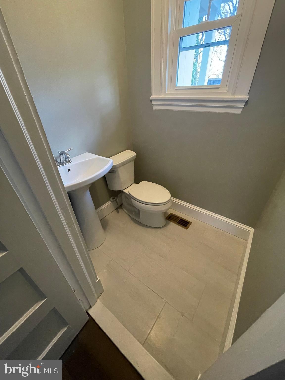 5601 South Bend Road Baltimore, MD 21209 - Photo 7 of 23