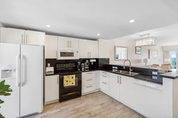 $4,999 | 750 North Ocean Boulevard, Unit 1507, Pompano Beach, FL 33062