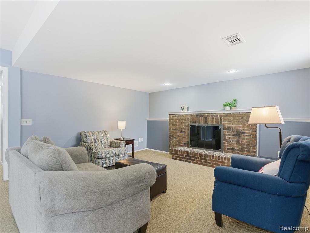 1595 Deerhurst Lane Rochester Hills, MI 48307 - Photo 23 of 40