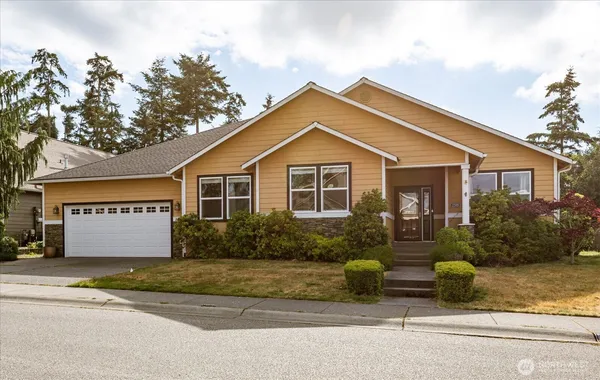$665,000 | 2749 Southwest Fairway Point Drive, Oak Harbor, WA 98277