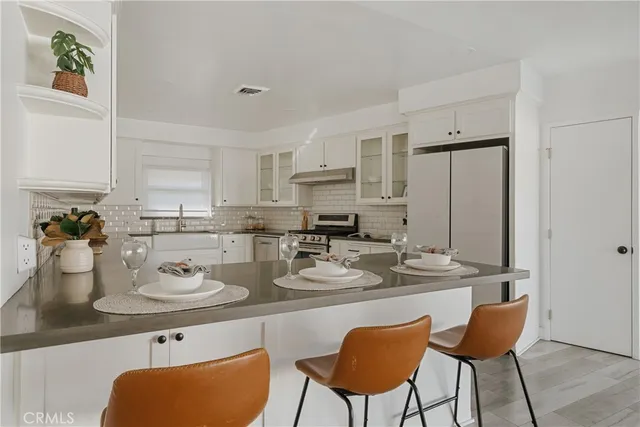 $999,000 | 885 West Arrow Highway, Upland, CA 91786