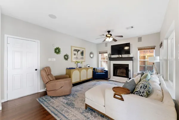 $500,000 | 31 North Pathfinders Circle, The Woodlands, TX 77381