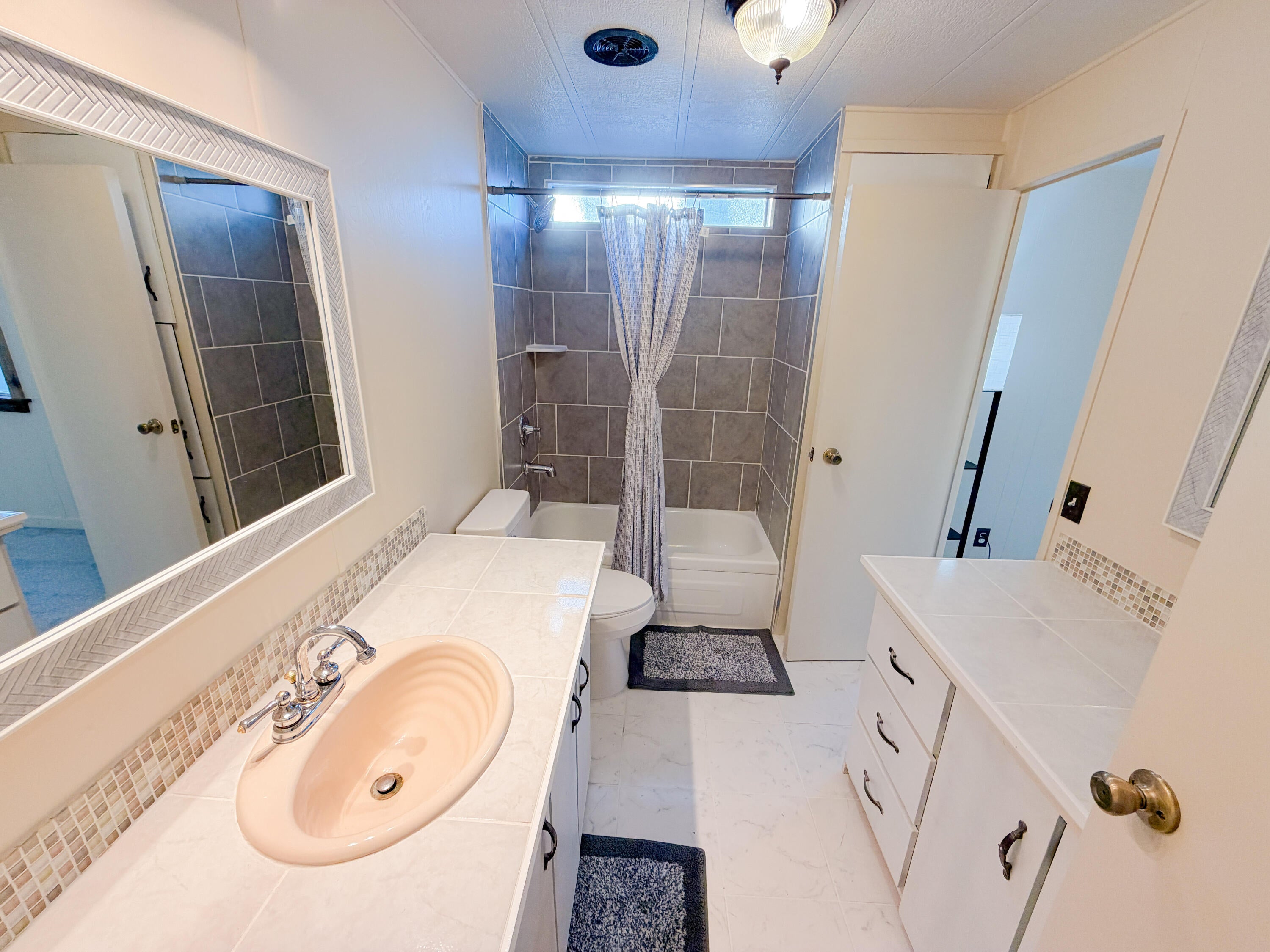 2335 Table Rock Road, Unit SPC 27 Medford, OR 97501 - Photo 6 of 14 Bathroom