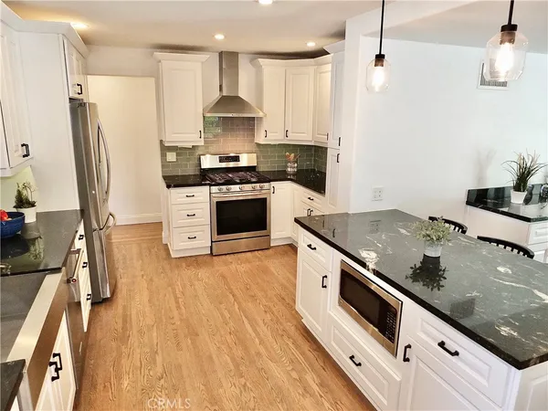 $1,890,000 | 2443 Fordham Drive, Costa Mesa, CA 92626