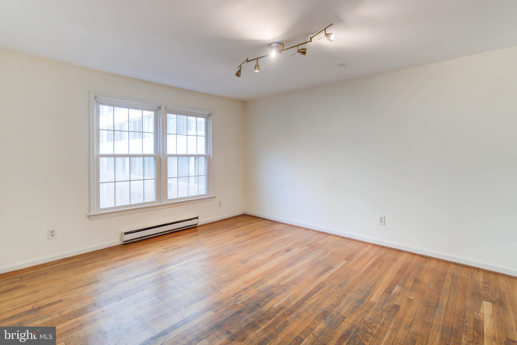 900 24th Street Northwest, Unit D Washington, DC 20037 - Photo 7 of 24 Living Room