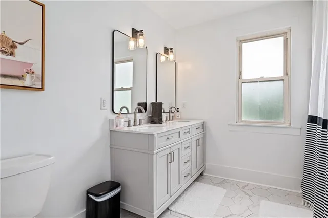 $2,400 | 215 Center Avenue, Pittsburgh, PA 15202