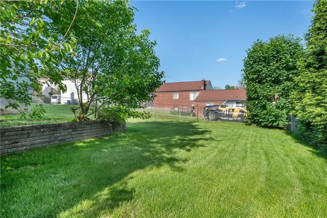 $2,400 | 215 Center Avenue, Pittsburgh, PA 15202