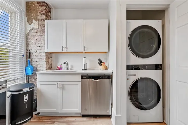 $2,400 | 215 Center Avenue, Pittsburgh, PA 15202