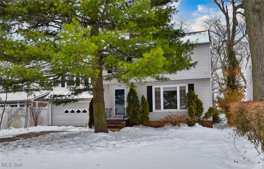 1491 Edgefield Road Cleveland, OH 44124 - Photo 2 of 41